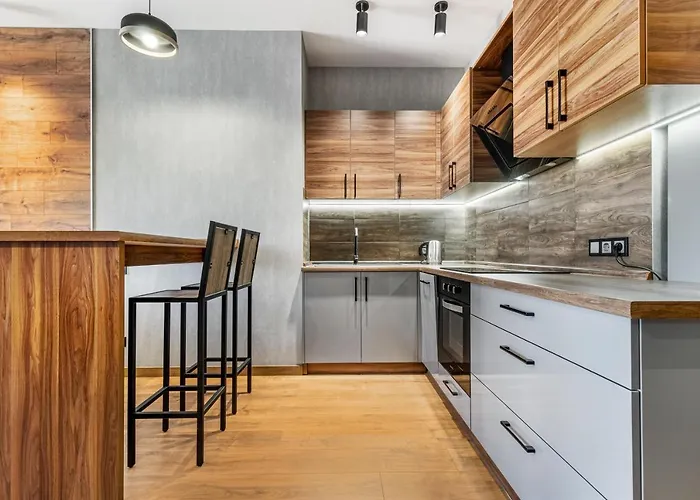 Sea Symphony Wood Style Apartment